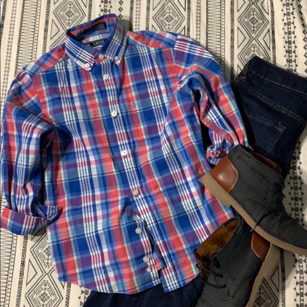 ‼️2 For $15 Deal‼️Boys Size 8 IZOD button down